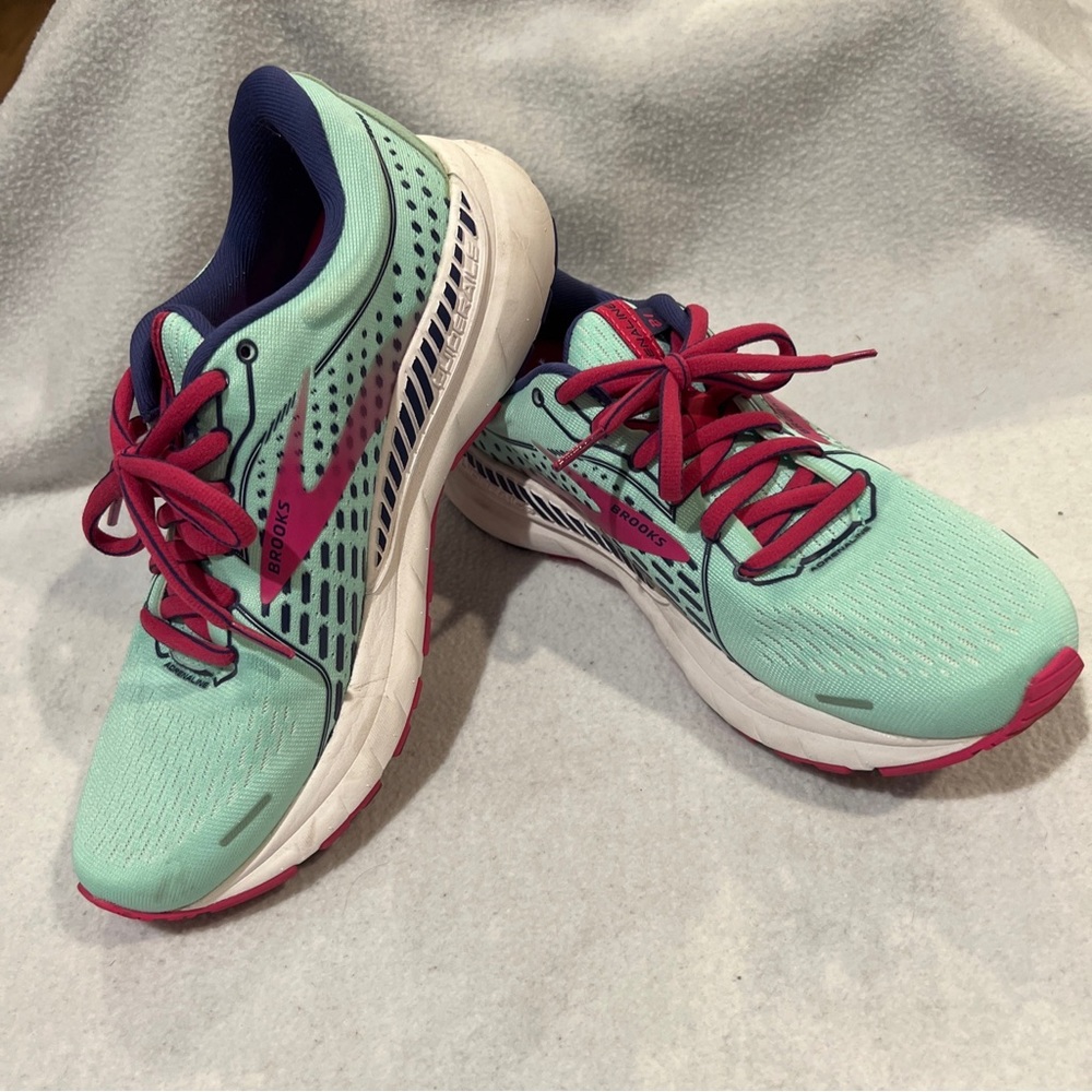 Brooks Adrenaline GTS 21 sneakers -1203291B339- size 7.5 -